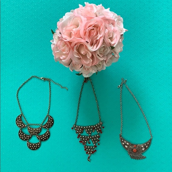 Necklaces from Hollister - Picture 6 of 6